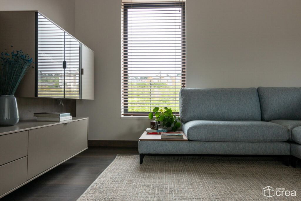 salón de vivienda con luz natural
